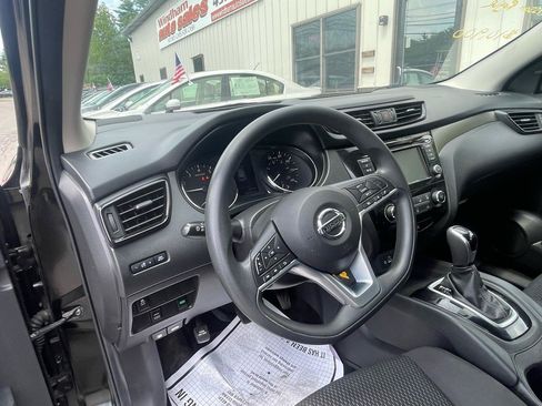 Used 2019 Nissan Rogue Sport S w/ Appearance Package AWD/4WD image 12