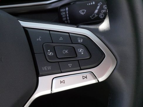Certified 2025 Volkswagen Taos SE AWD/4WD image 25