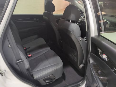 Used 2018 Kia Sorento AWD image 11