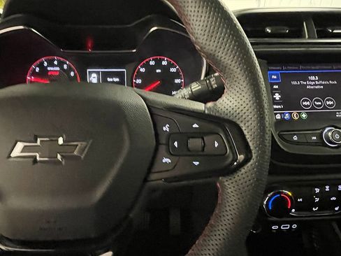 Used 2023 Chevrolet TrailBlazer RS image 35