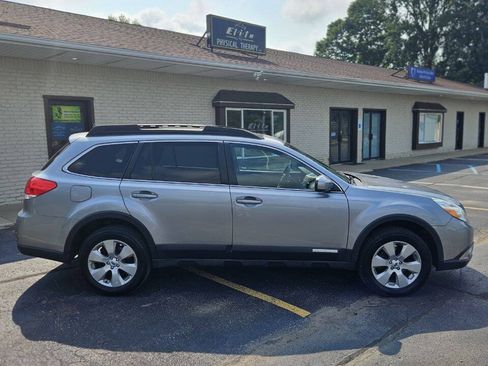 Used 2011 Subaru Outback 2.5i Limited w/ PWR Moonroof Pkg AWD/4WD image 3
