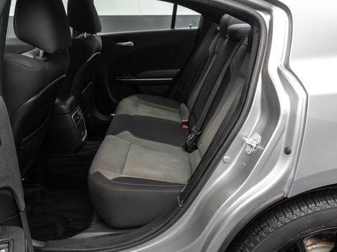 Used 2015 Dodge Charger SXT image 31