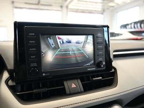 Used 2022 Toyota RAV4 XLE image 17