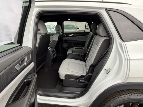 New 2026 Volkswagen Atlas Cross Sport SEL R-Line image 9