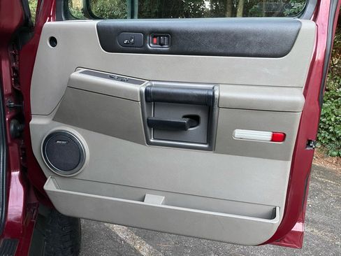 Used 2003 HUMMER H2 w/ Preferred Equipment Group image 17