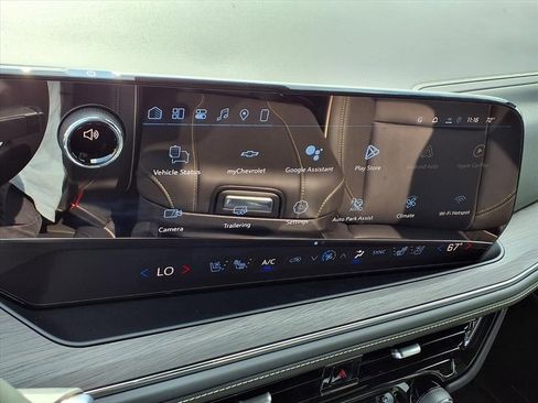 New 2026 Chevrolet Suburban Premier image 9