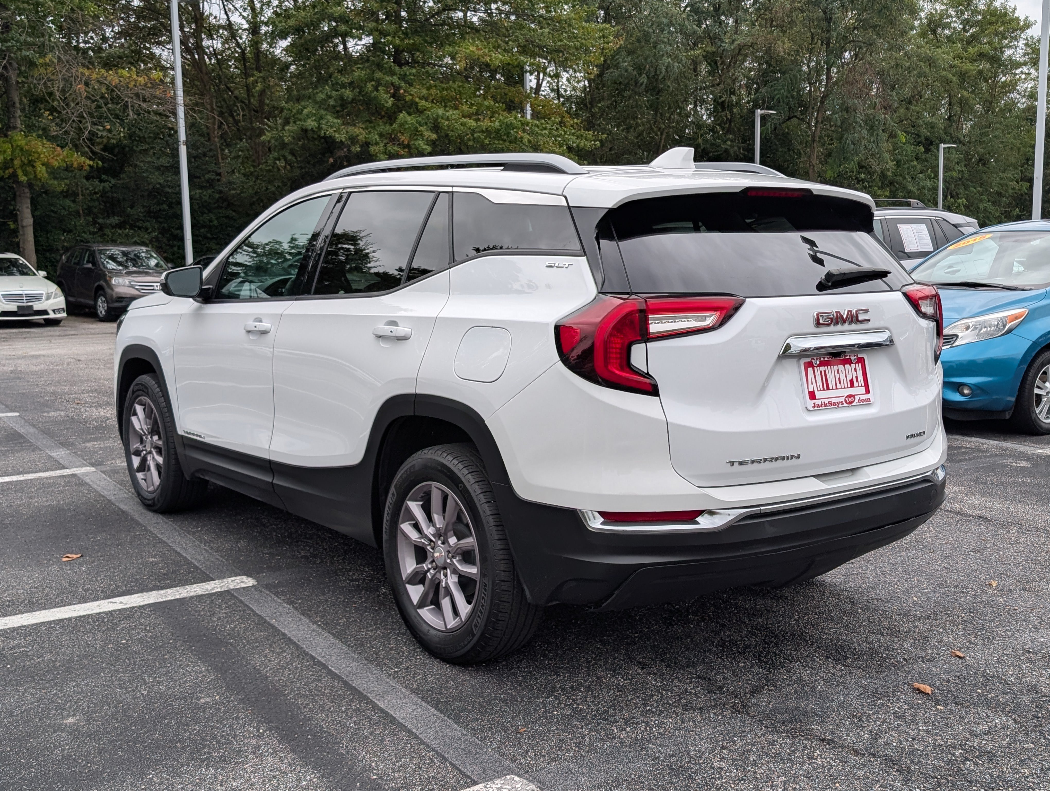 Used 2024 GMC Terrain SLT AWD/4WD image 5