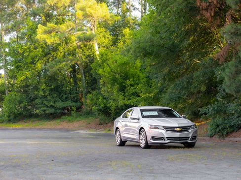 Used 2019 Chevrolet Impala LT FWD image 36