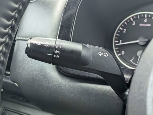 Used 2024 Nissan Pathfinder SV FWD image 26