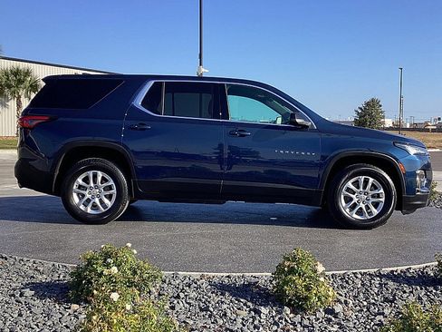 Used 2023 Chevrolet Traverse LS image 6