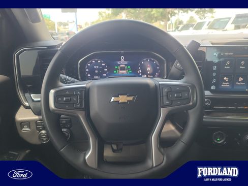 Used 2023 Chevrolet Silverado 1500 LT AWD/4WD image 9