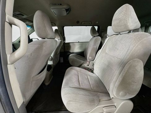 Used 2016 Toyota Sienna LE FWD image 23