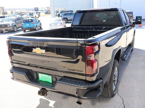 Used 2022 Chevrolet Silverado 2500 Custom w/ Custom Value Package image 5