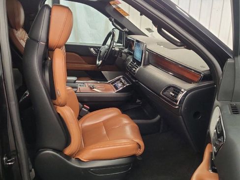 Used 2019 Lincoln Navigator L Reserve AWD/4WD image 9