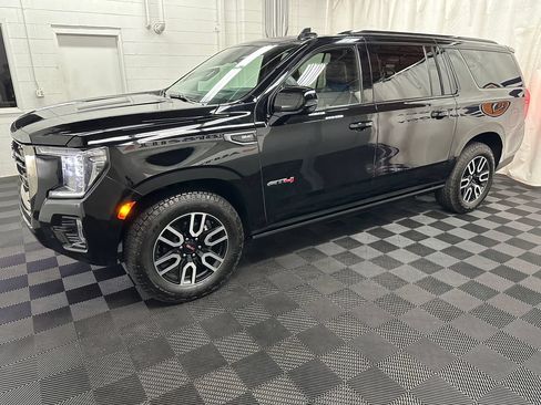 Used 2023 GMC Yukon XL AT4 w/ AT4 Premium Package AWD/4WD image 5