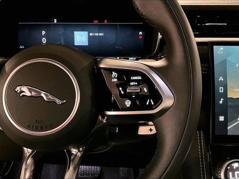 Certified 2025 Jaguar F-PACE R-Dynamic S image 21
