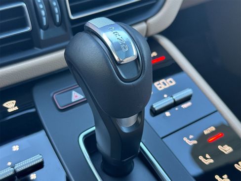 Used 2025 Porsche Macan image 26