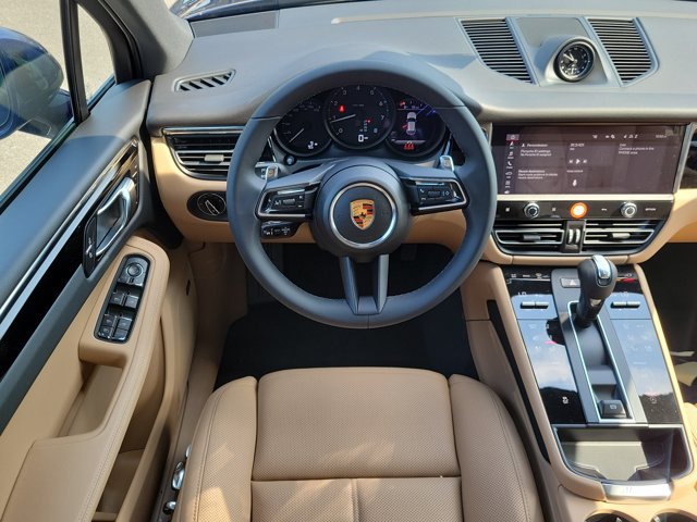 Used 2026 Porsche Macan AWD/4WD image 17