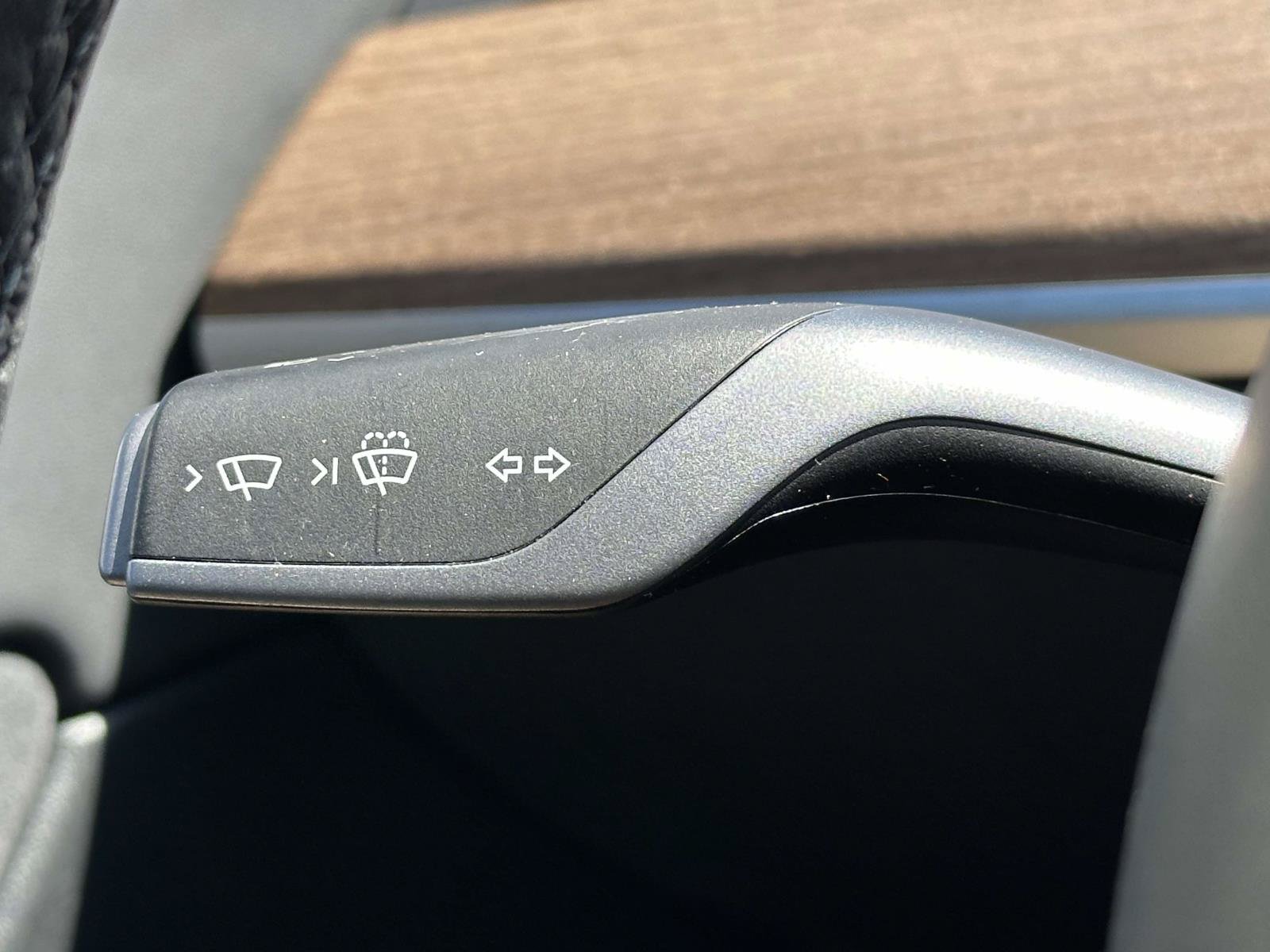 Used 2022 Tesla Model Y Long Range AWD/4WD image 25