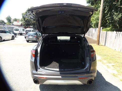 Used 2023 Alfa Romeo Stelvio Ti image 5