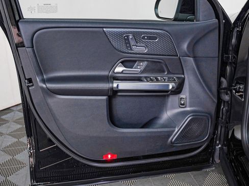 Certified 2025 Mercedes-Benz GLB 250 image 24