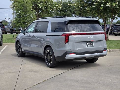 New 2026 Kia Carnival EX FWD image 3