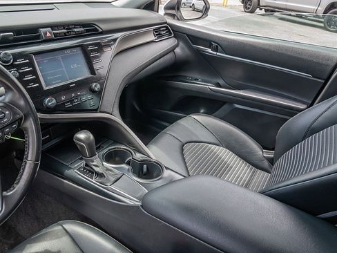 Used 2020 Toyota Camry SE image 15