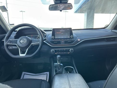 Used 2024 Nissan Altima 2.5 SV image 11