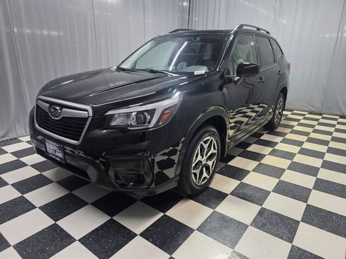 Used 2020 Subaru Forester Premium image 1