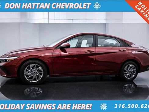 Used 2024 Hyundai Elantra SEL image 2