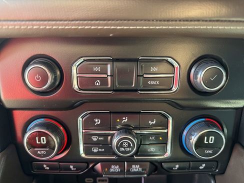 Used 2023 Chevrolet Tahoe Z71 w/ Luxury Package image 48