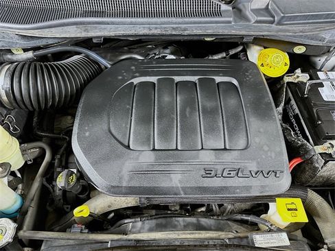 Used 2019 Dodge Grand Caravan SXT image 34