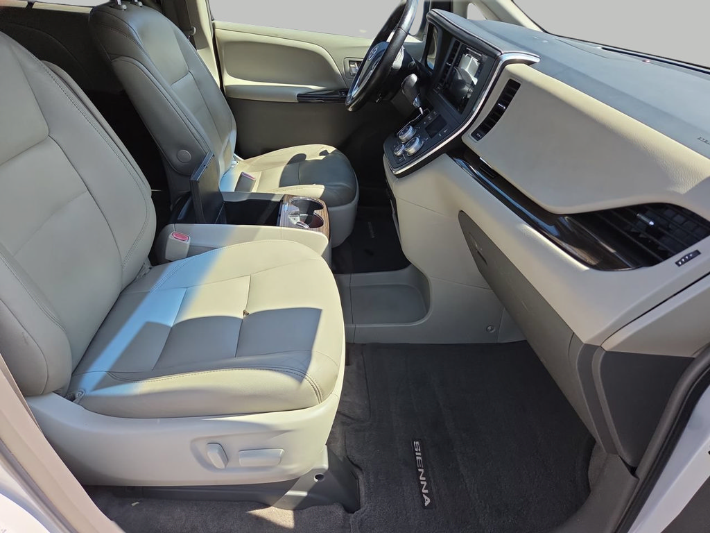 Used 2015 Toyota Sienna XLE FWD image 9