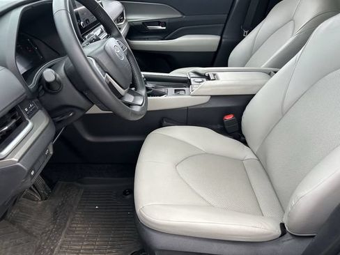 Used 2025 Toyota Grand Highlander FWD image 20