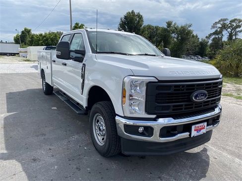 New 2025 Ford F250 XL w/ XL Chrome Package image 4