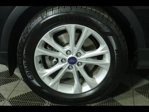 Used 2017 Ford Escape SE image 11