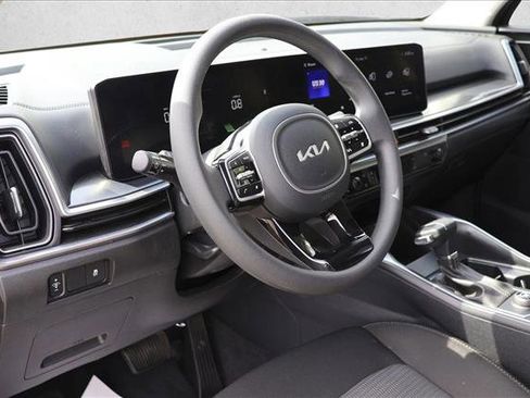 Used 2025 Kia Sorento LX FWD image 10