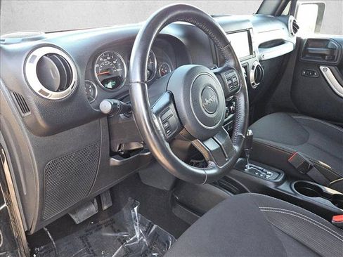 Used 2017 Jeep Wrangler Unlimited Sahara AWD/4WD image 10