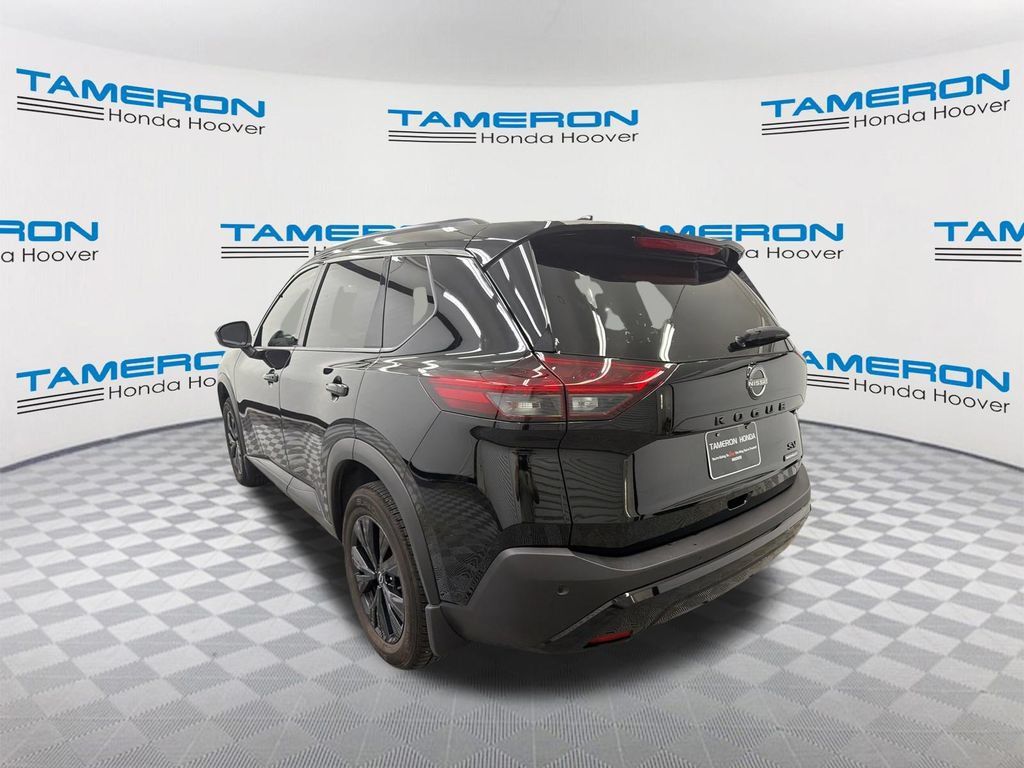 Used 2023 Nissan Rogue SV w/ SV Premium B Package FWD image 3