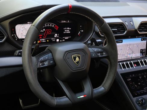 Used 2023 Lamborghini Urus Performante AWD/4WD image 21