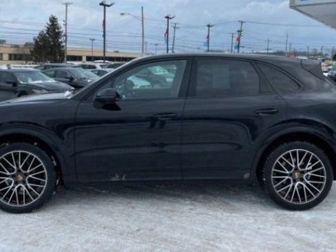 Used 2020 Porsche Cayenne image 3