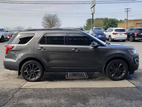 Used 2017 Ford Explorer XLT w/ Equipment Group 202A image 7