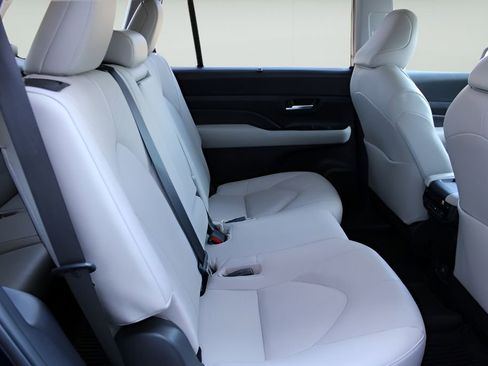 Certified 2024 Toyota Grand Highlander AWD image 22