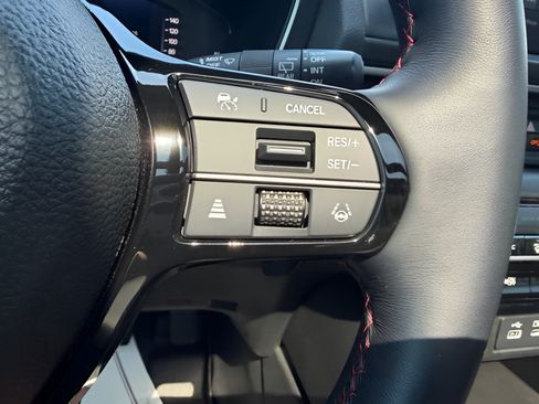 Used 2025 Honda Pilot Black Edition image 14