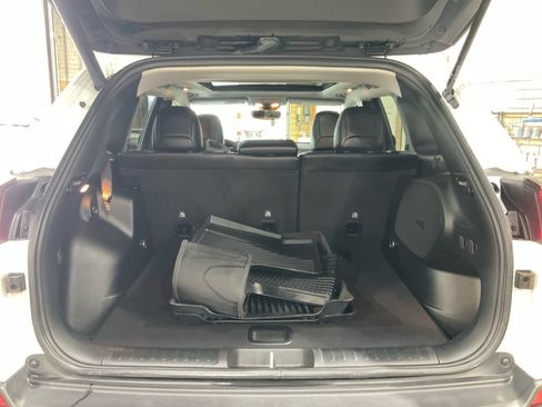 Used 2022 Jeep Cherokee Limited AWD/4WD image 20