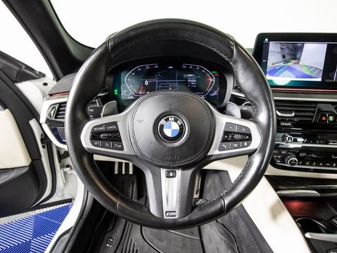 Used 2022 BMW 540i xDrive w/ M Sport Package image 19