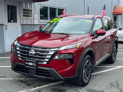 Used 2025 Nissan Rogue SV image 2