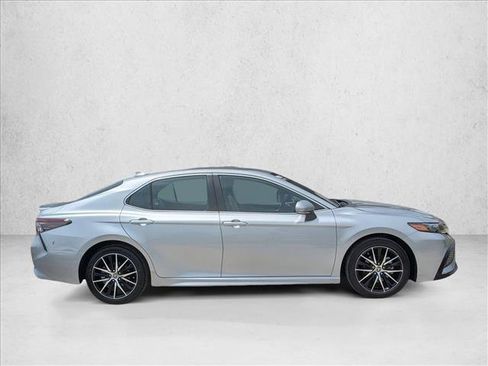 Used 2024 Toyota Camry SE FWD image 4
