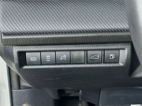 Used 2025 Toyota Camry SE image 21