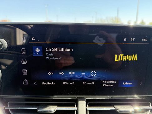 Used 2025 Chevrolet Trax LT w/ LT Convenience Package FWD image 16